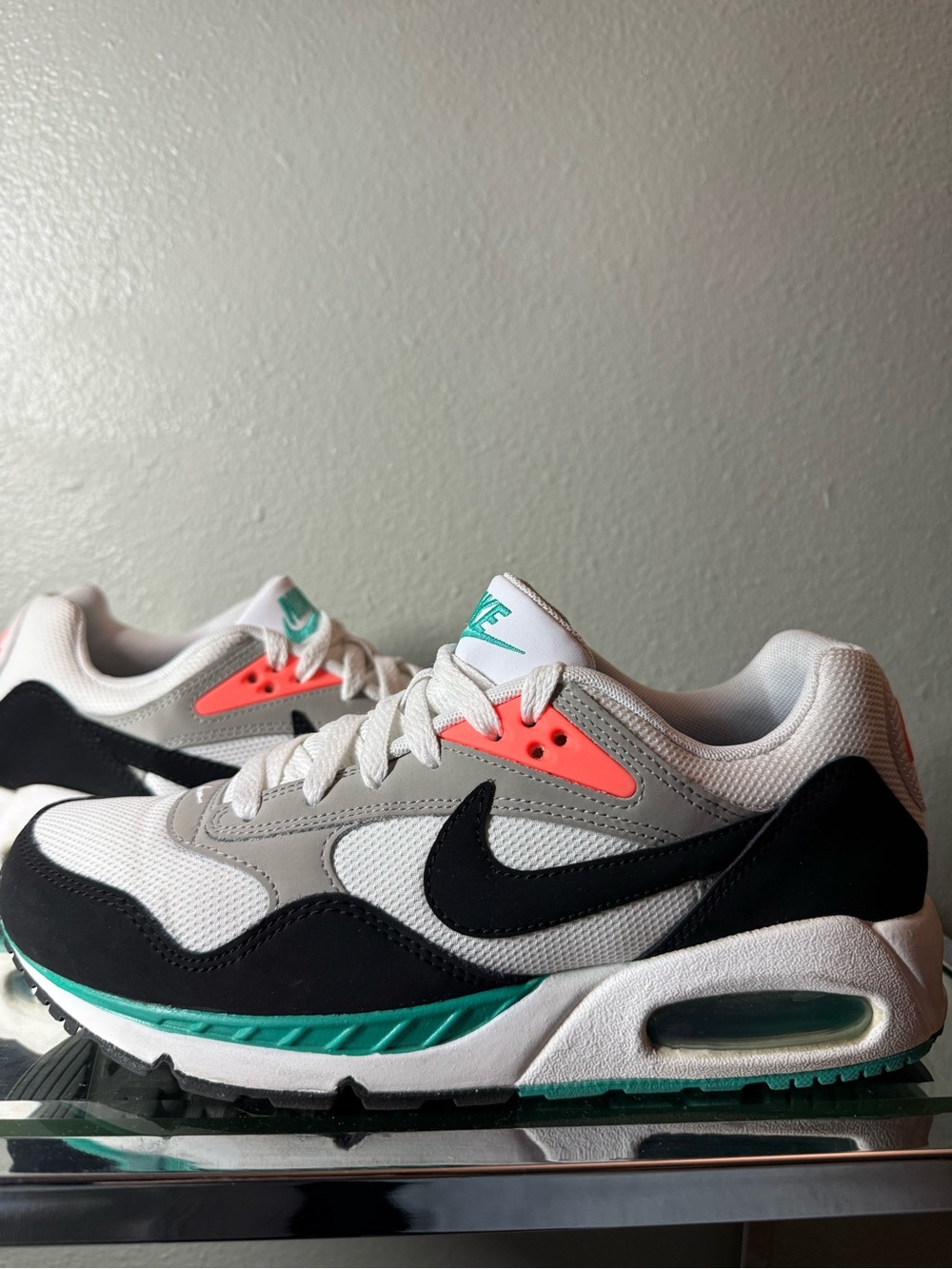 Nike Air Max Correlate Women’s Size 8 White Black Teal Coral Sneakers - Picture 2 of 7